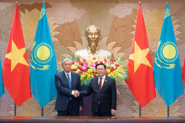 CHỦ TỊCH QUỐC HỘI VƯƠNG ĐÌNH HUỆ HỘI KIẾN TỔNG THỐNG CỘNG HÒA KAZAKHSTAN: TÌNH HỮU NGHỊ VIỆT NAM - KAZAKHSTAN LÀ TÀI SẢN QUÝ ĐỂ HAI NƯỚC TIẾP TỤC TĂNG CƯỜNG HỢP TÁC, VÌ SỰ PHÁT TRIỂN